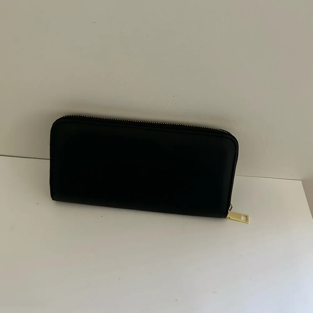Wallet - Picture 1 of 5